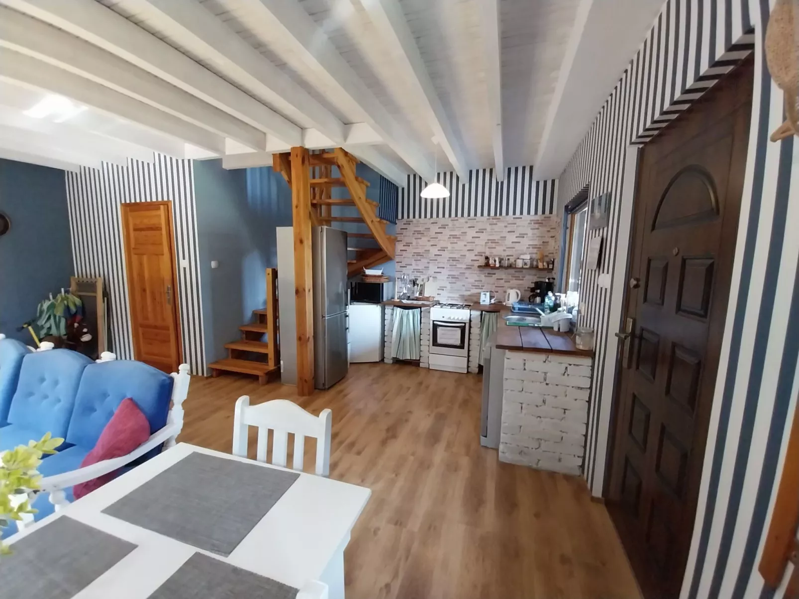 Auf einer Insel-Binnen