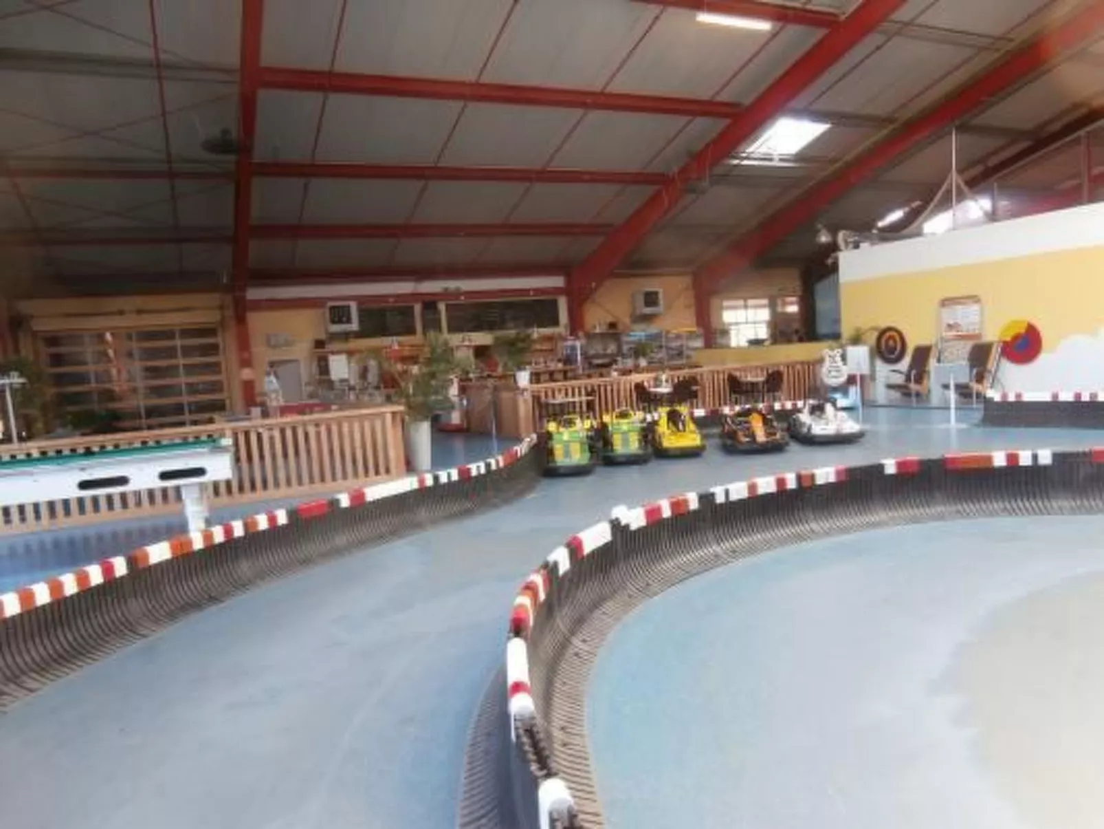 Uriges Ferienhaus mit Garten und Grill-Buiten