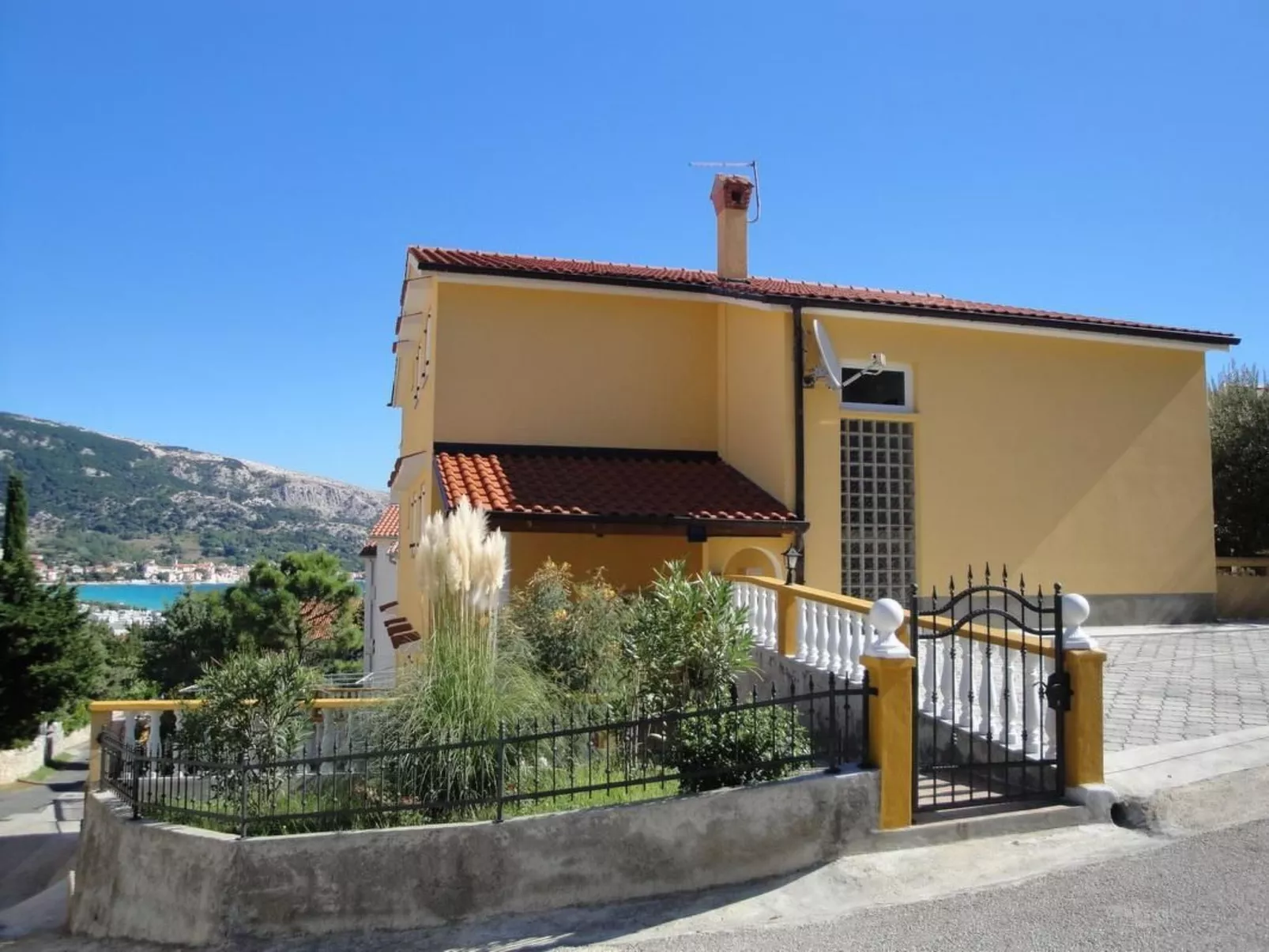 Appartement in Baška mit Eigener Terrasse-Buiten