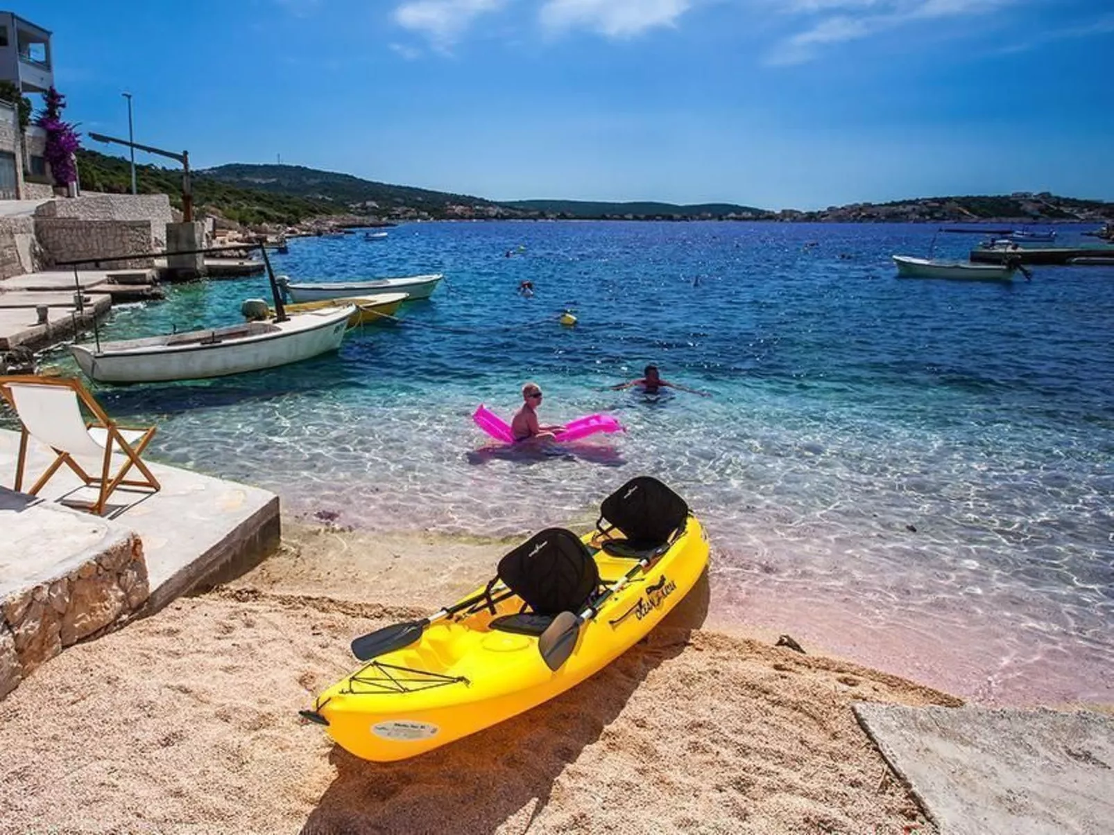 Luxuriöses Ferienhaus mit Pool direkt am Meer-Buiten