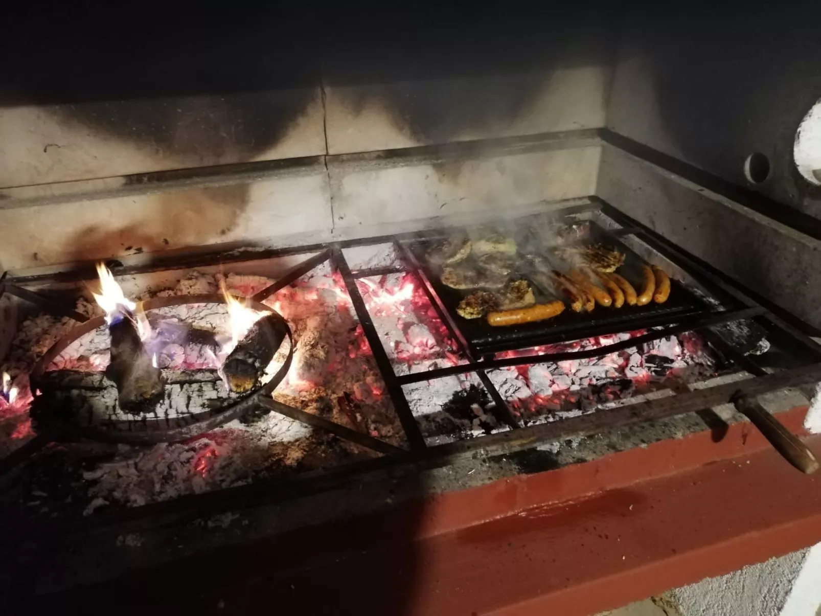 Hütte mit Garten, Grill und Terrasse-Image-tags.info