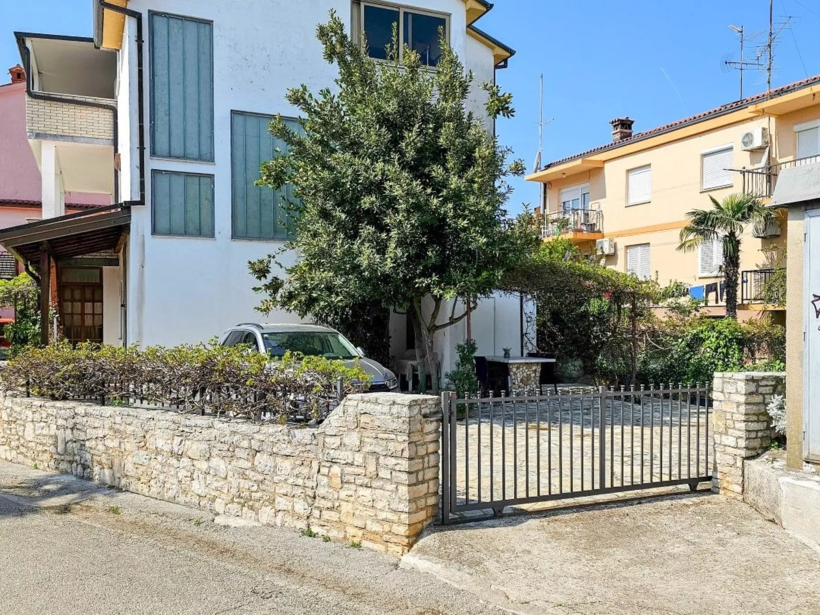 Wohnung 80m vom Meer mit Terrasse-Buiten