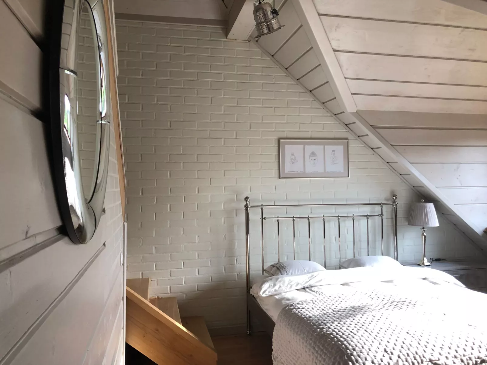 Mit Schwimmbad-Binnen