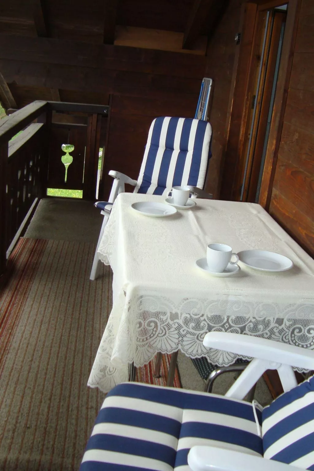 Dachgeschosswohnung mit toller Aussicht vom Balkon-Buiten