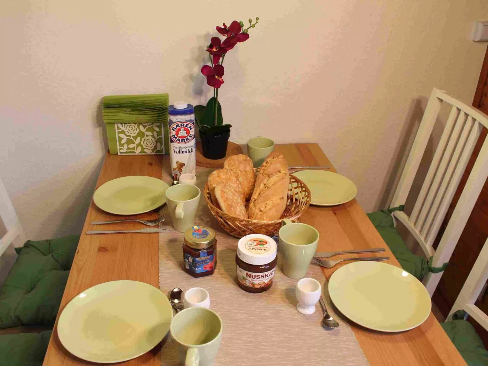 Monika-Image-tags.info