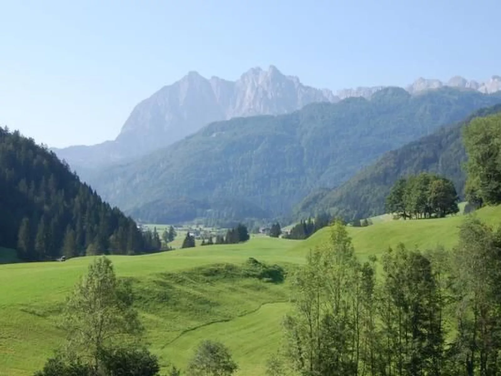 Modernes Luxusapartment am Hang, Wellnessbereich-Buiten