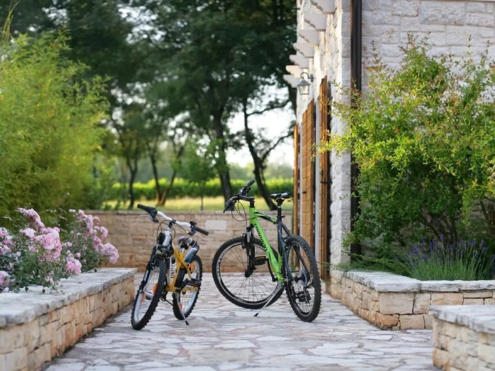 In Karigador mit Terrasse, Whirlpool und Garten-Image-tags.info