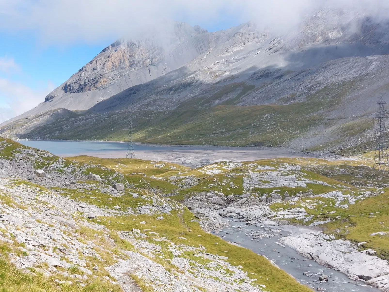 Renoviertes Studio mit mäjestätischer Aussicht-Buiten
