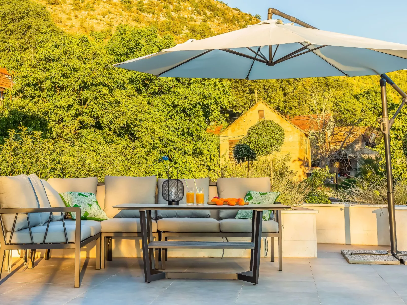 In Dugopolje mit Privatem Pool-Buiten