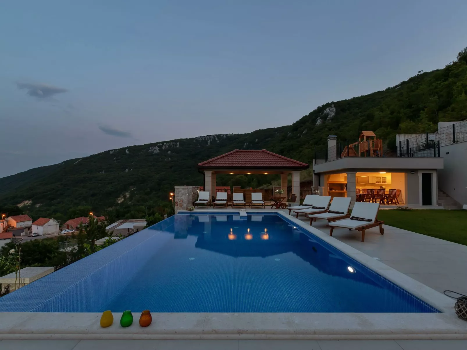 Villa mit Panorama-Buiten