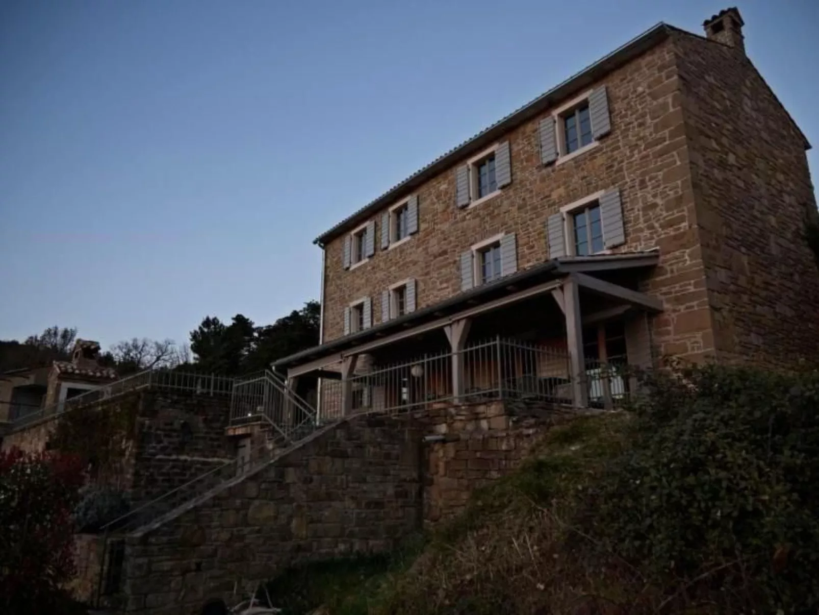 In Kostanjica mit Grill, Terrasse und Garten-Buiten