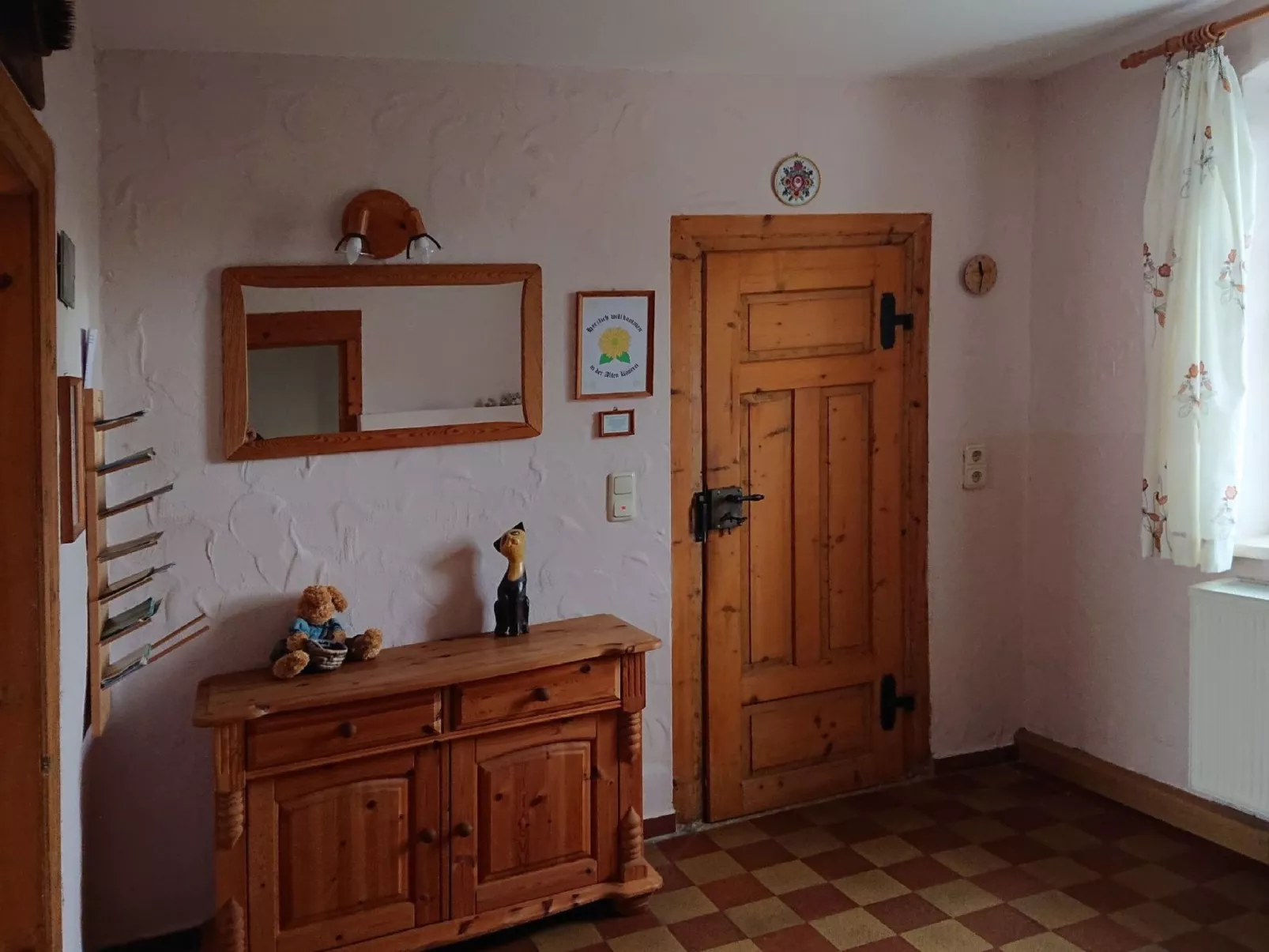 Mit Garten, Weinlaube und Aussenpool-Binnen