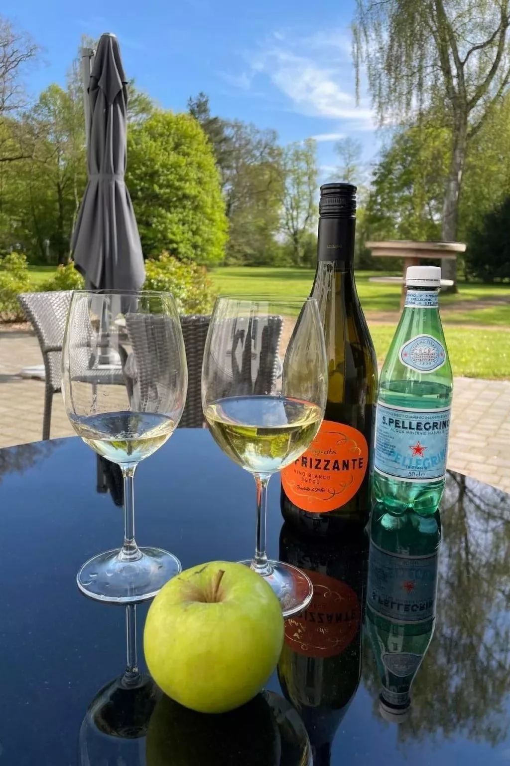 Weisses Traumschloss an der Ostsee-Buiten