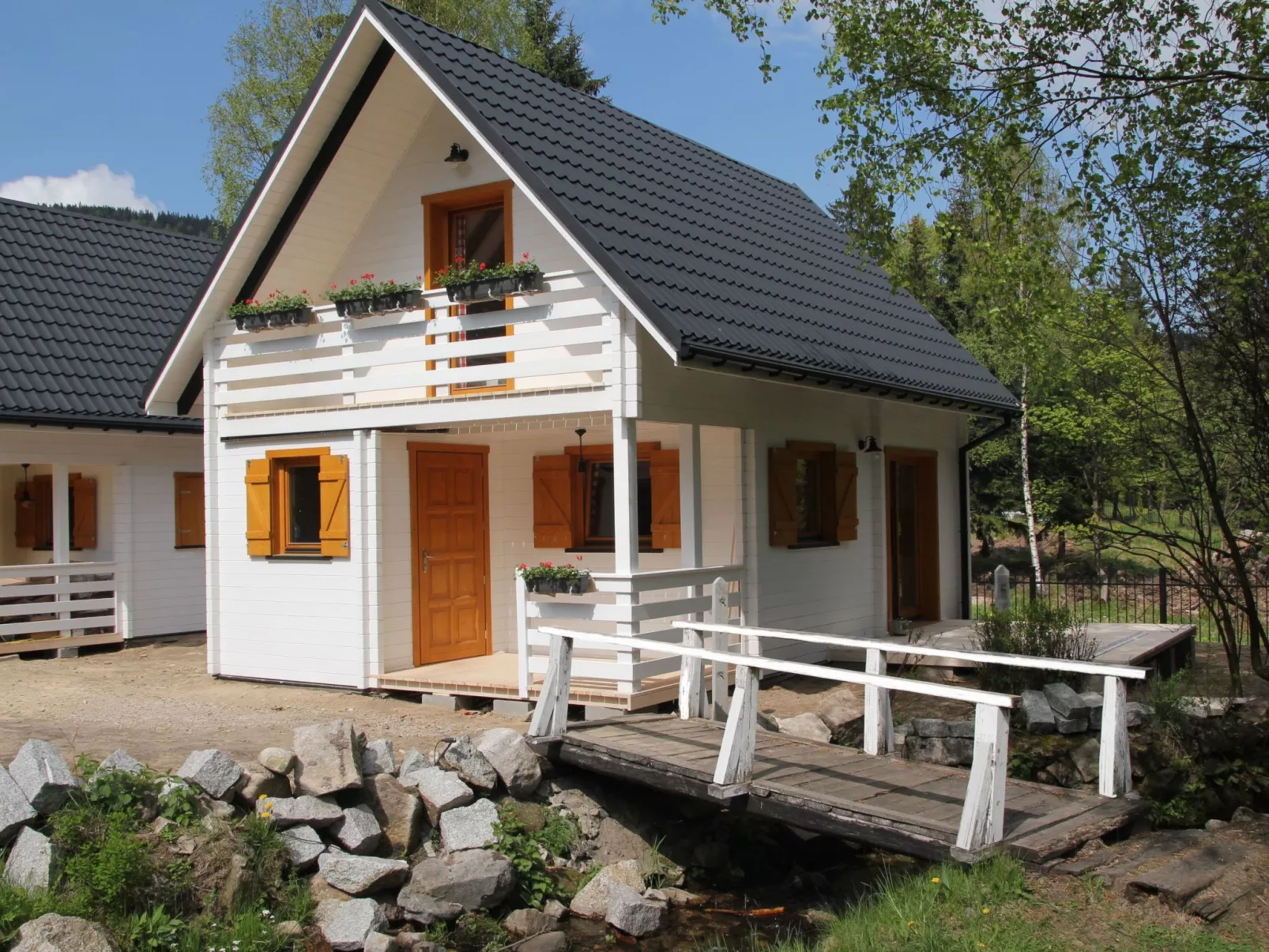 Landhaus mit Schwimmbad-Buiten