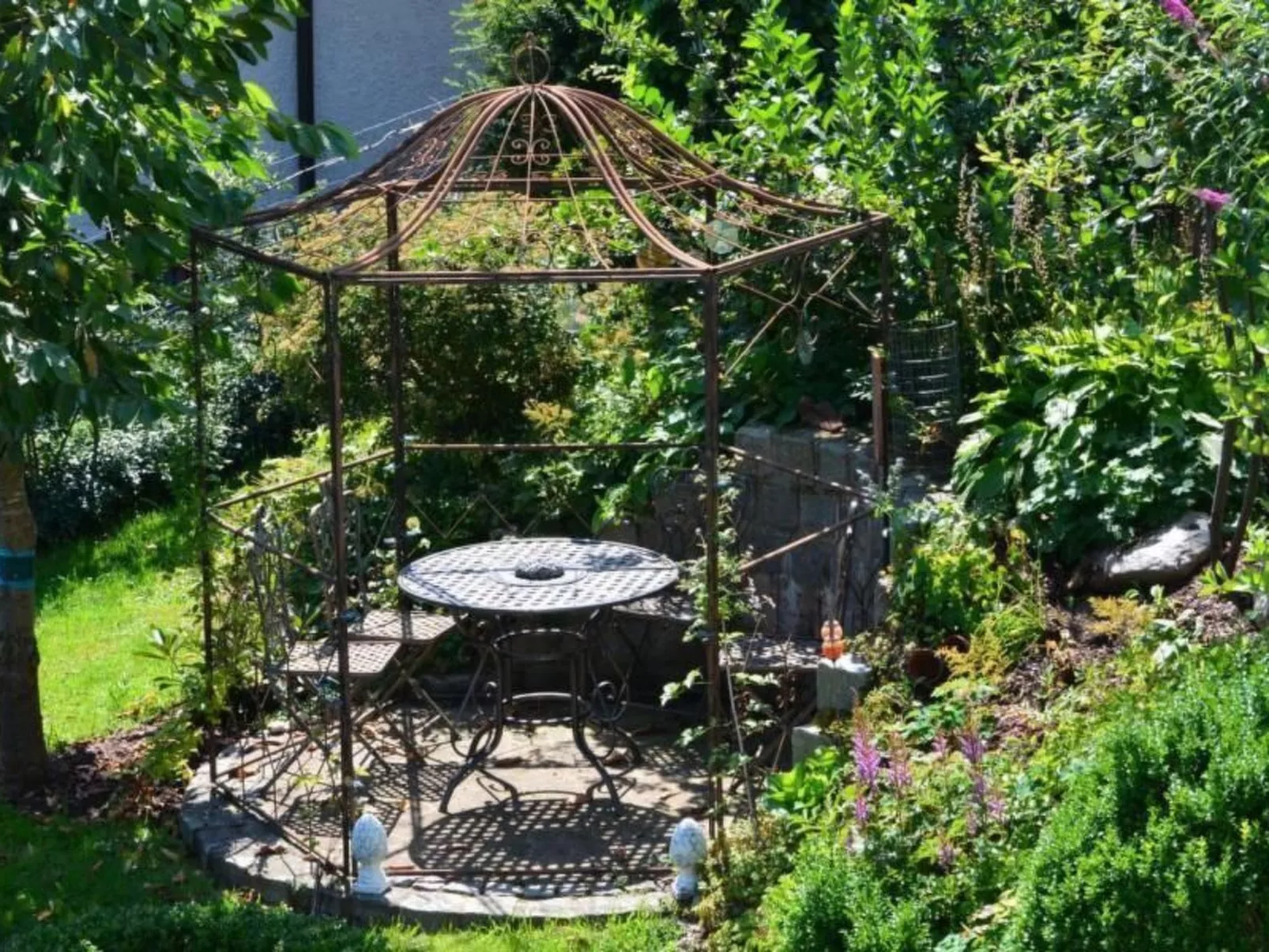 Gemütliche Ferienwohnung in Weiherhäuser mit Garten und Terrasse-Buiten