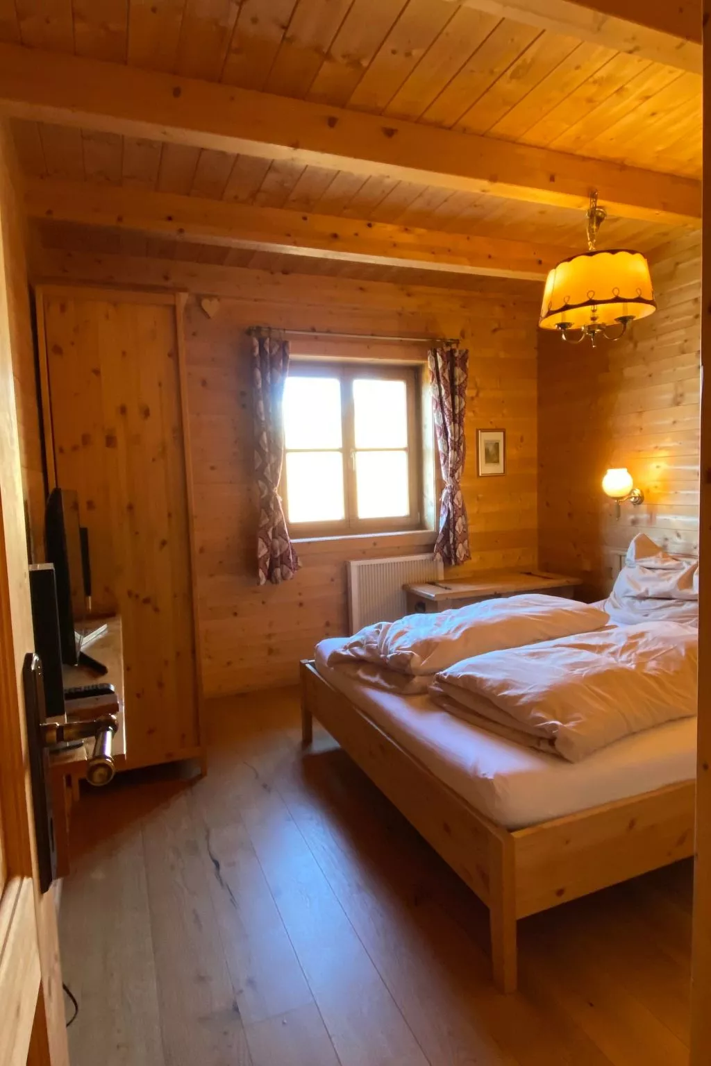 Berghütte mit Blick auf die Berge-Binnen