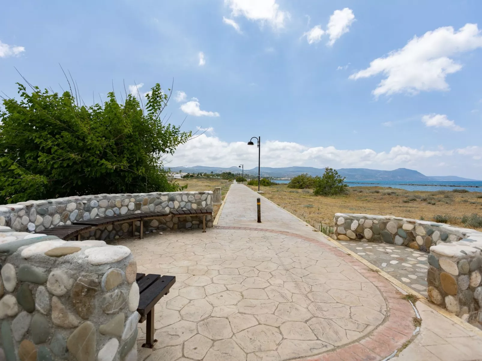 Schönes Ferienhaus mit Balkon in Polis Chrysochous-Buiten