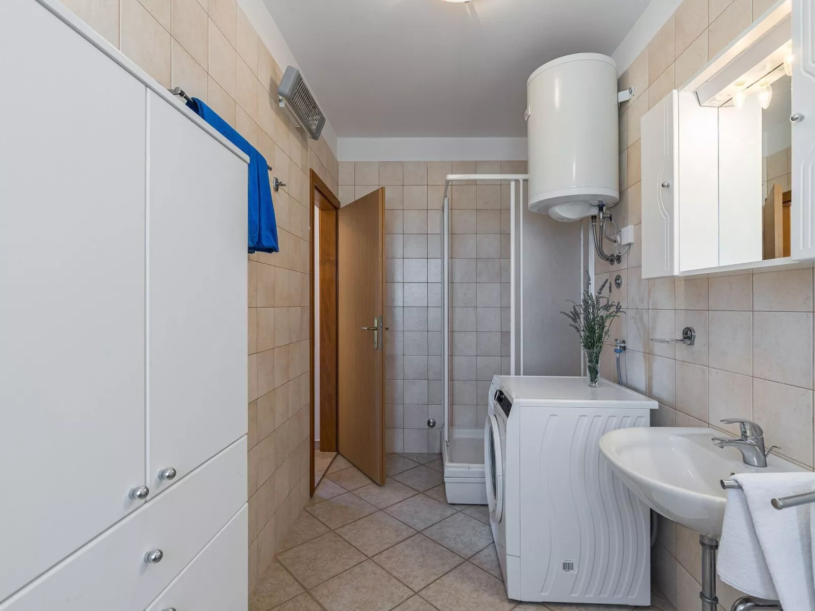 Strandnahe Ferienwohnung mit großem Garten-Binnen