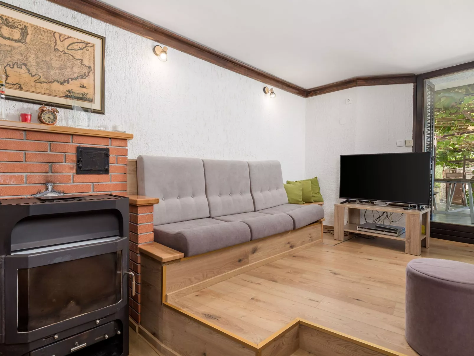 Mit großem Garten und Pool-Binnen