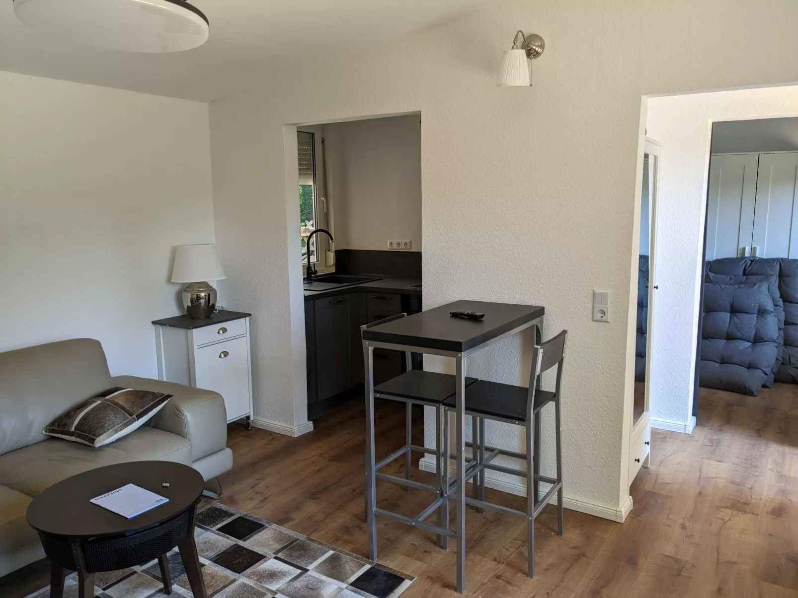 In Süd-Waldhanglage mit tollem Seeblick-Binnen