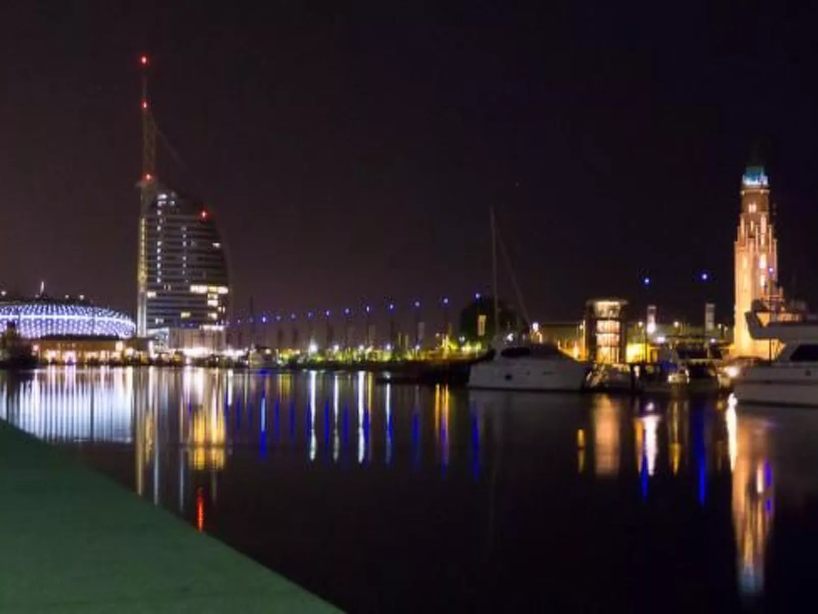 Zentrale Wohnung mit Klavier, Kunst und Design-Buiten