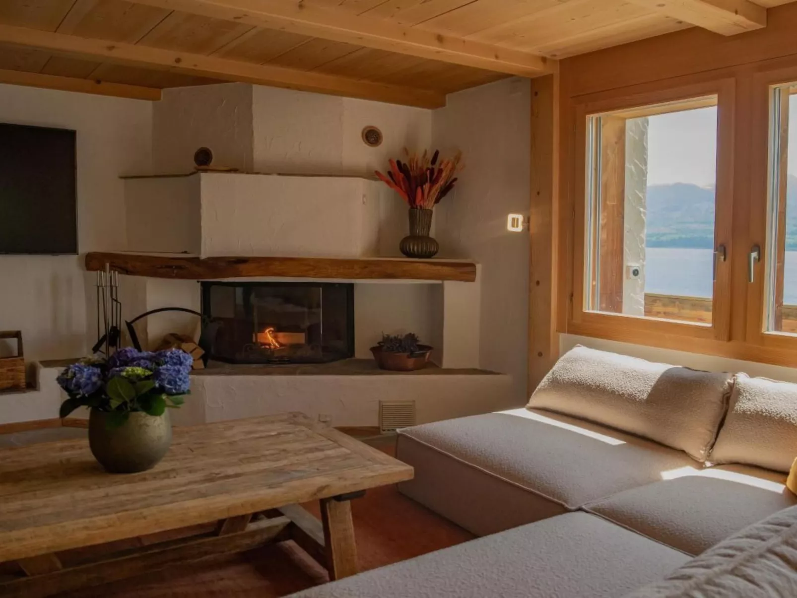 Chalet am See mit Panorama Aussicht-Binnen