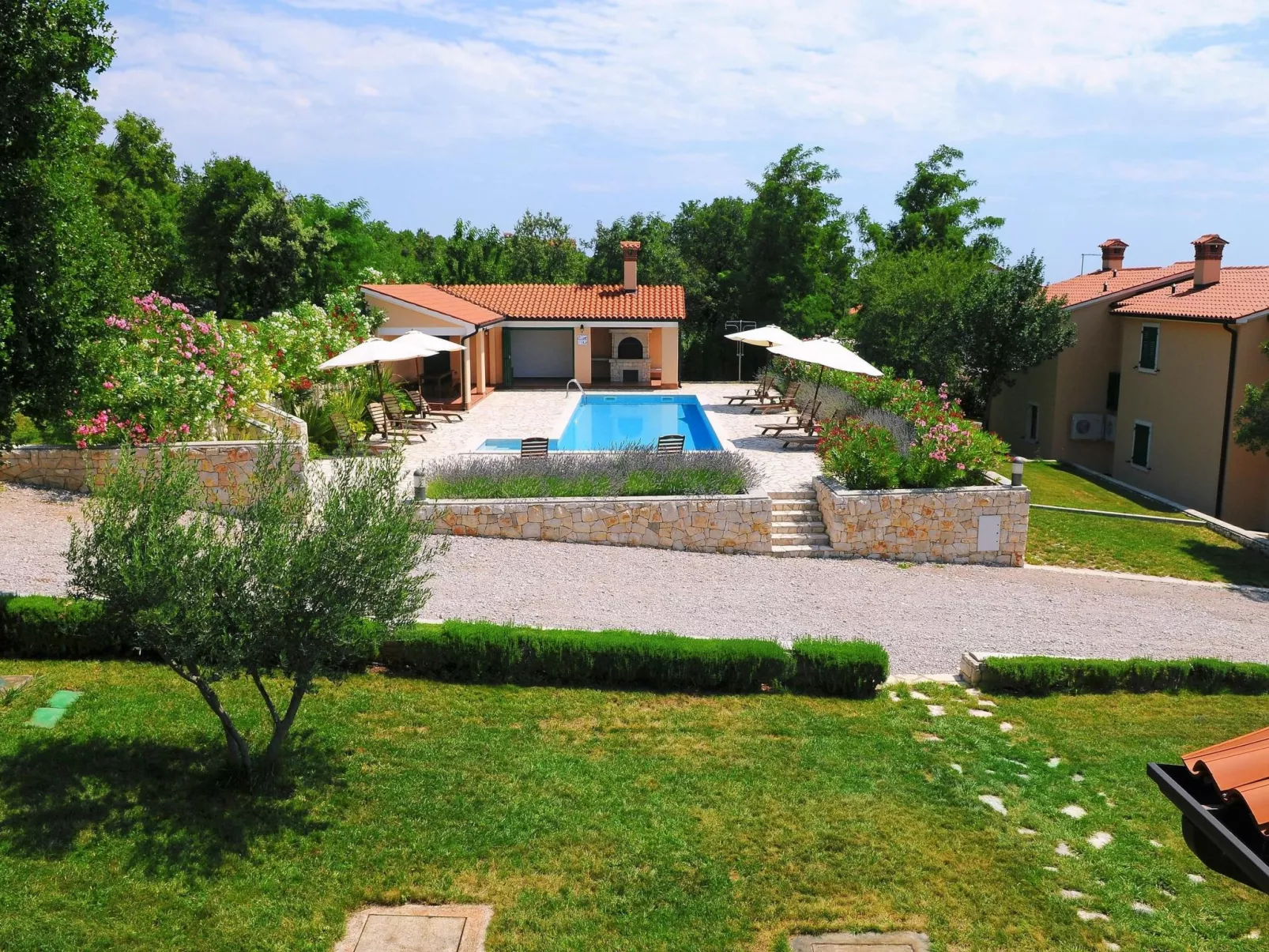 Villa Maggie mit Gemeinschaftspools-Buiten