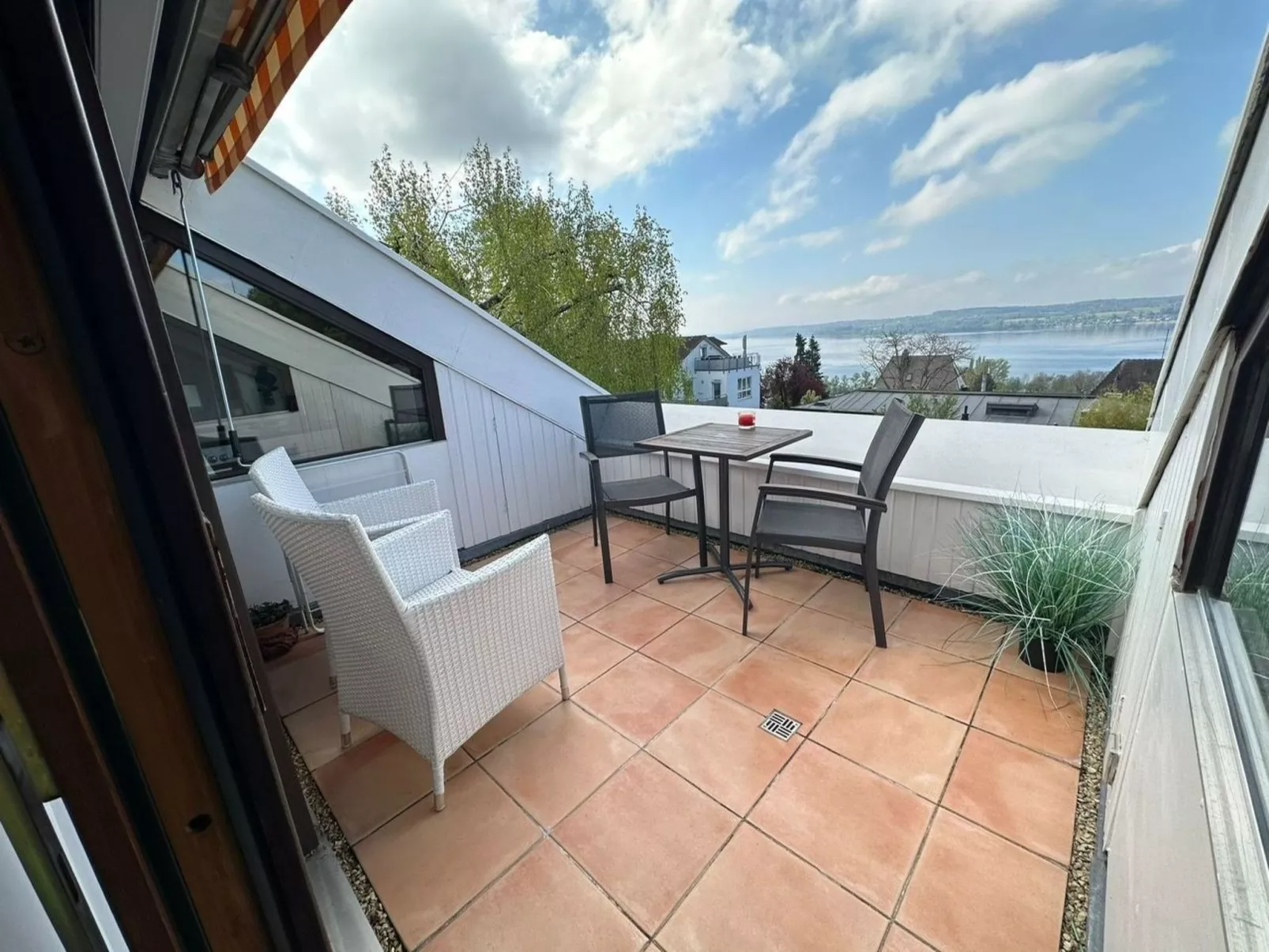 3-Zimmer-Fewo mit herrlichem Seeblick-Buiten