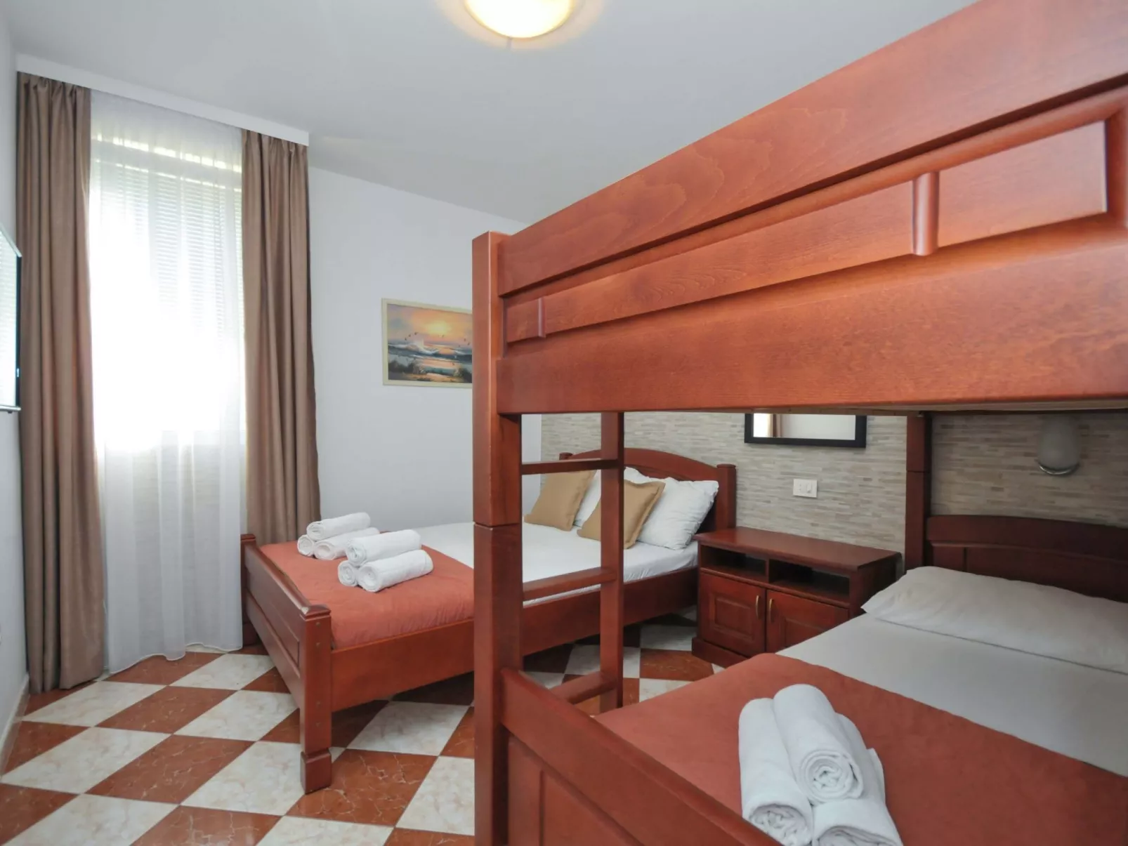 Wohnung mit Waschmaschine und Geschirrspüler-Binnen