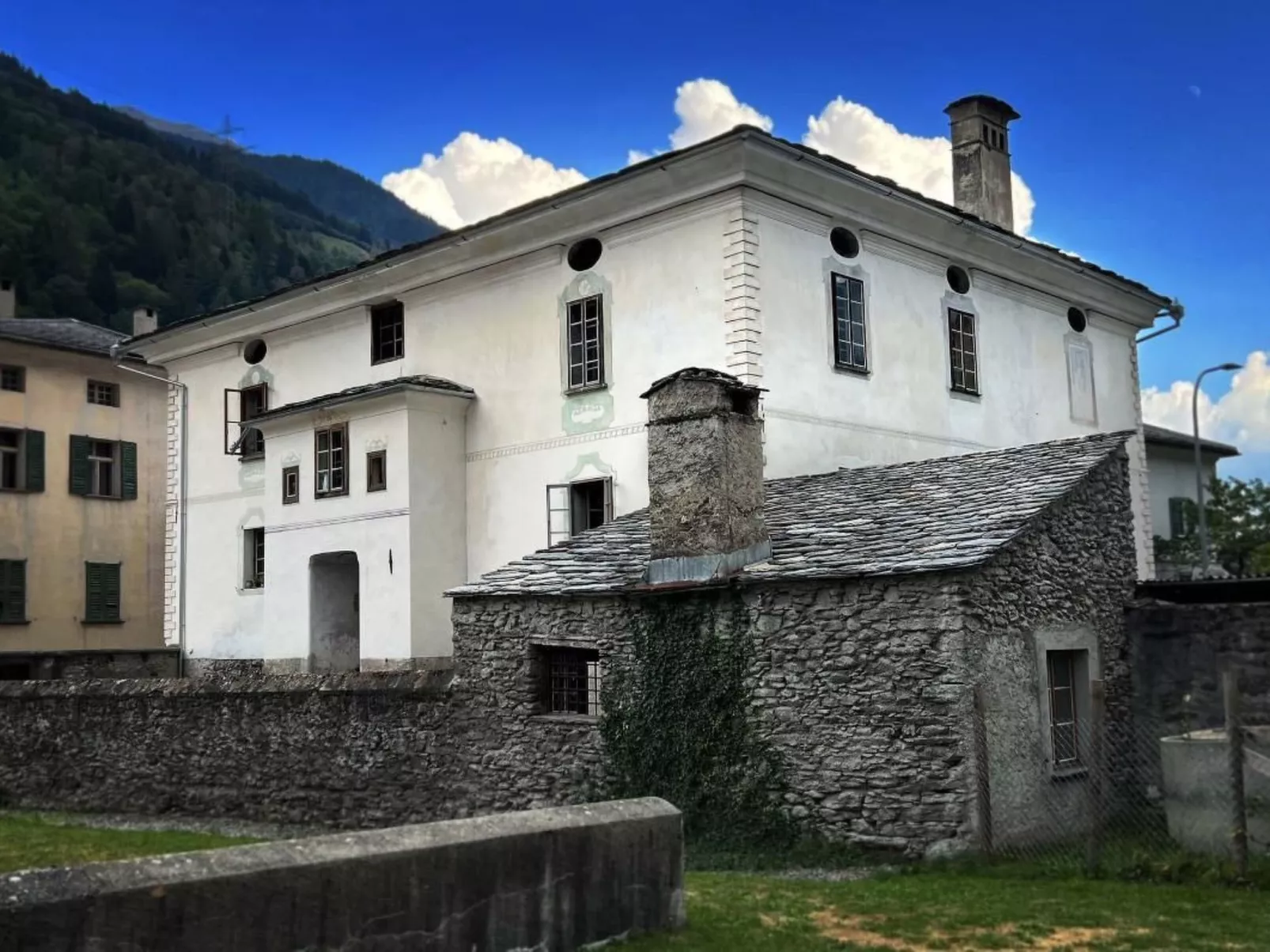 Bündner Zuckerbäckerpalazzo unter Denkmalschutz-Binnen