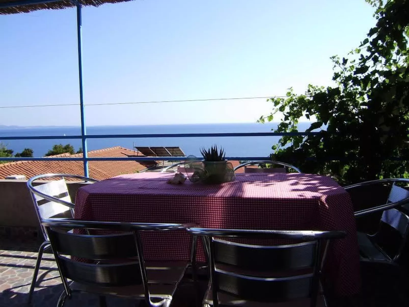 Wohnung Ana mit großer Terrasse-Buiten