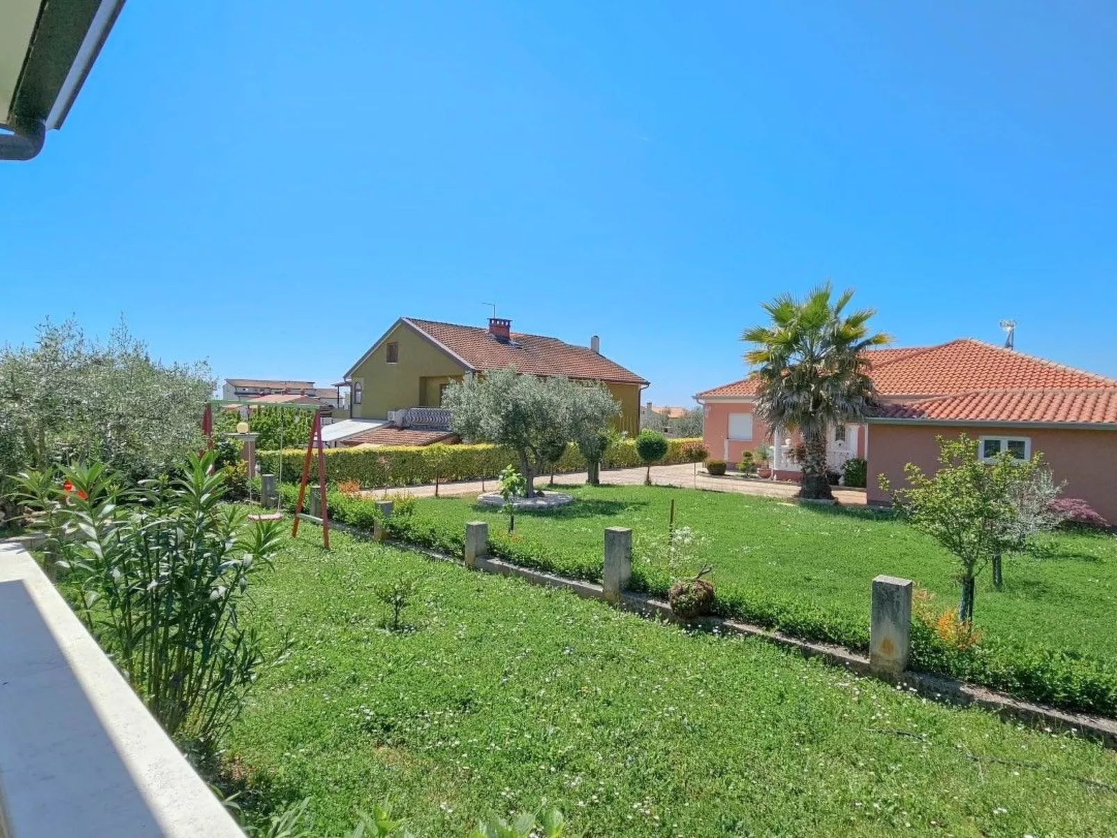 Wunderschönes Appartement in Bužinija mit Schöner Terrasse-Buiten