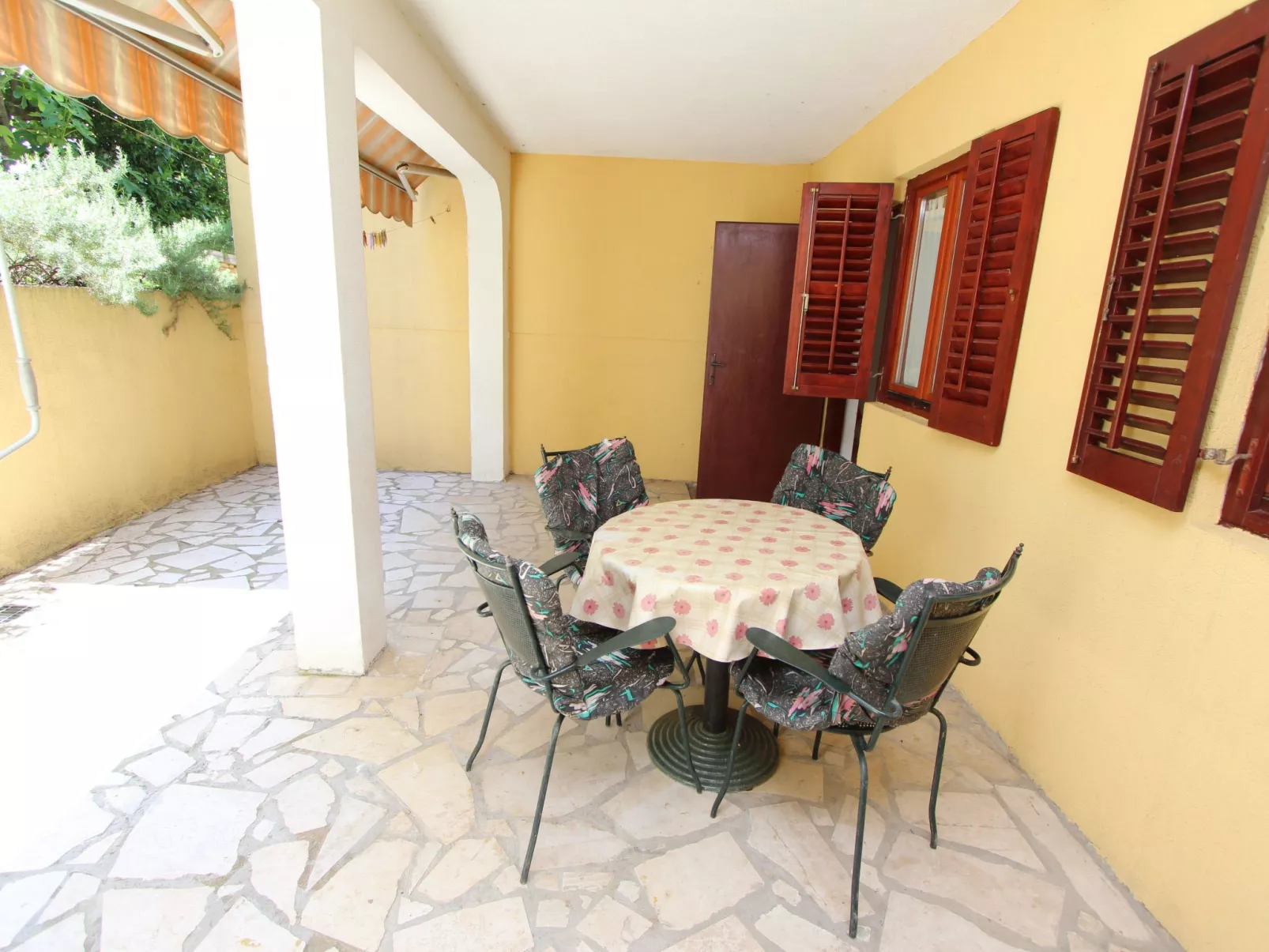 Nette Ferienwohnung in Rovinj mit Offenem Kamin-Buiten