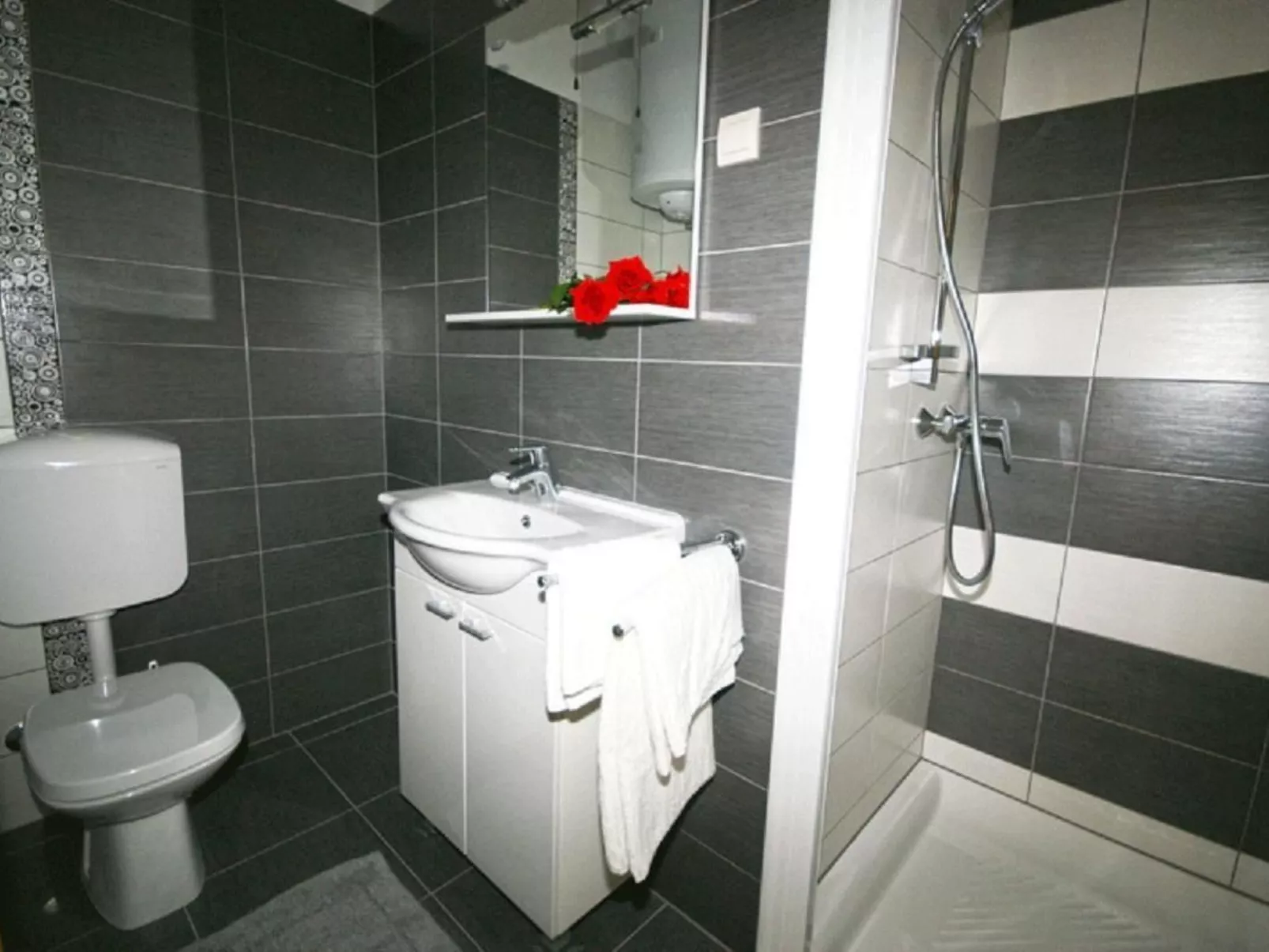 Moderne Ferienwohnung mit Balkonen mit Meerblick-Binnen