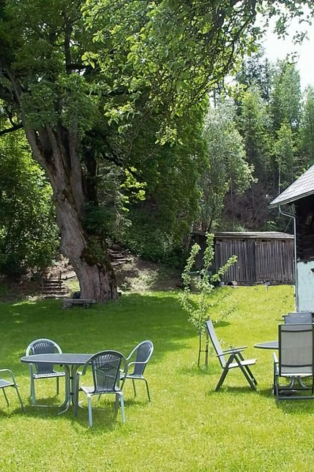 Große Wohnung im ersten Stock, mit großem Garten-Buiten