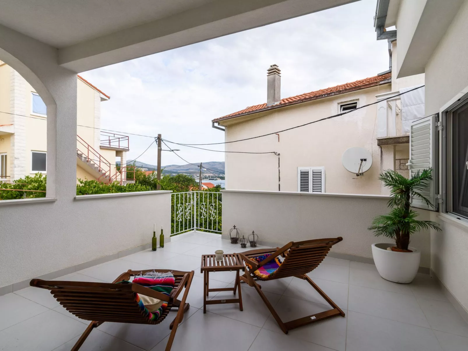 Finca mit Blick auf das Wasser-Image-tags.info