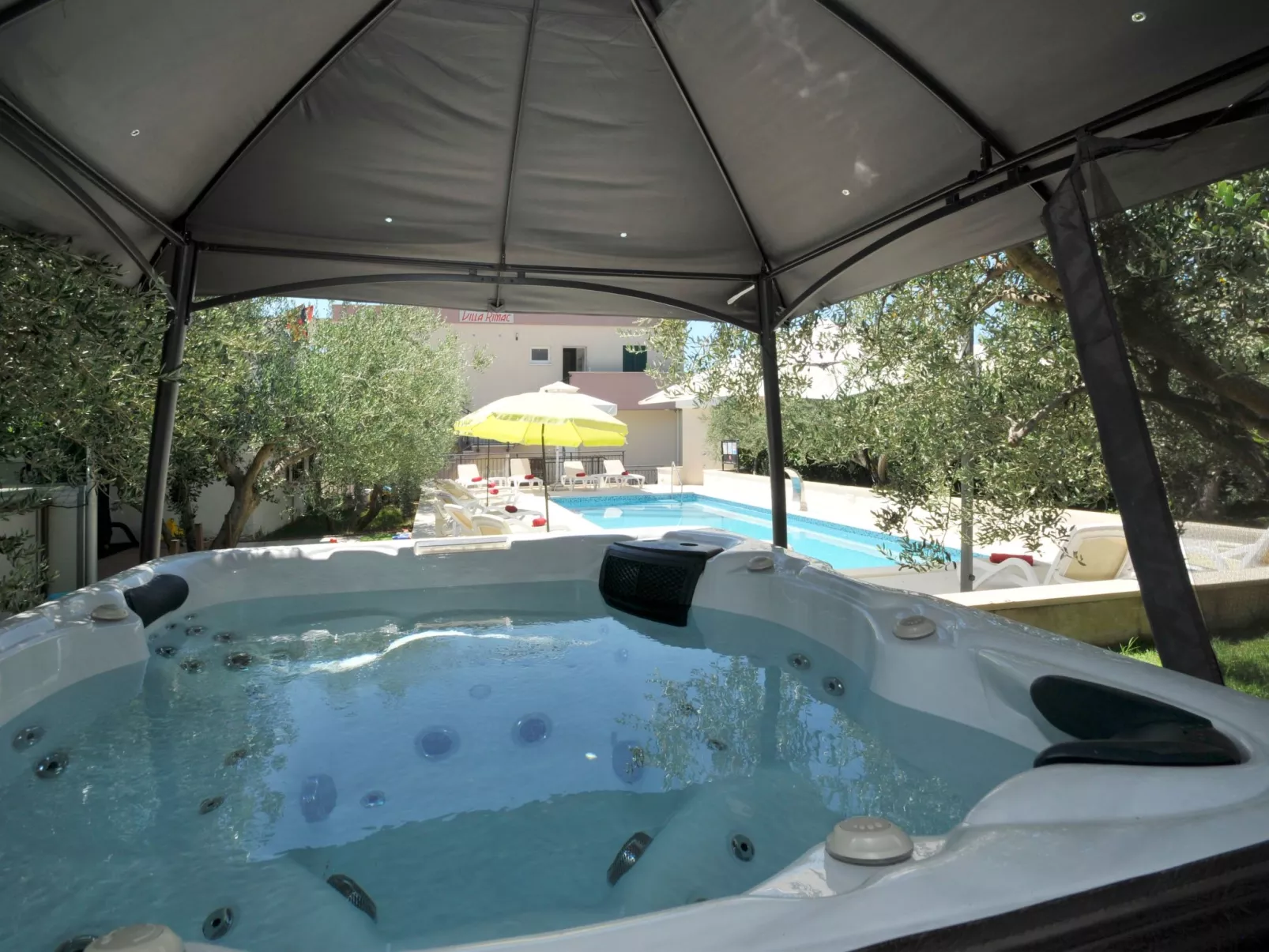 Villa Rimac in Kastel Stafilic mit Garten, Grill-Buiten