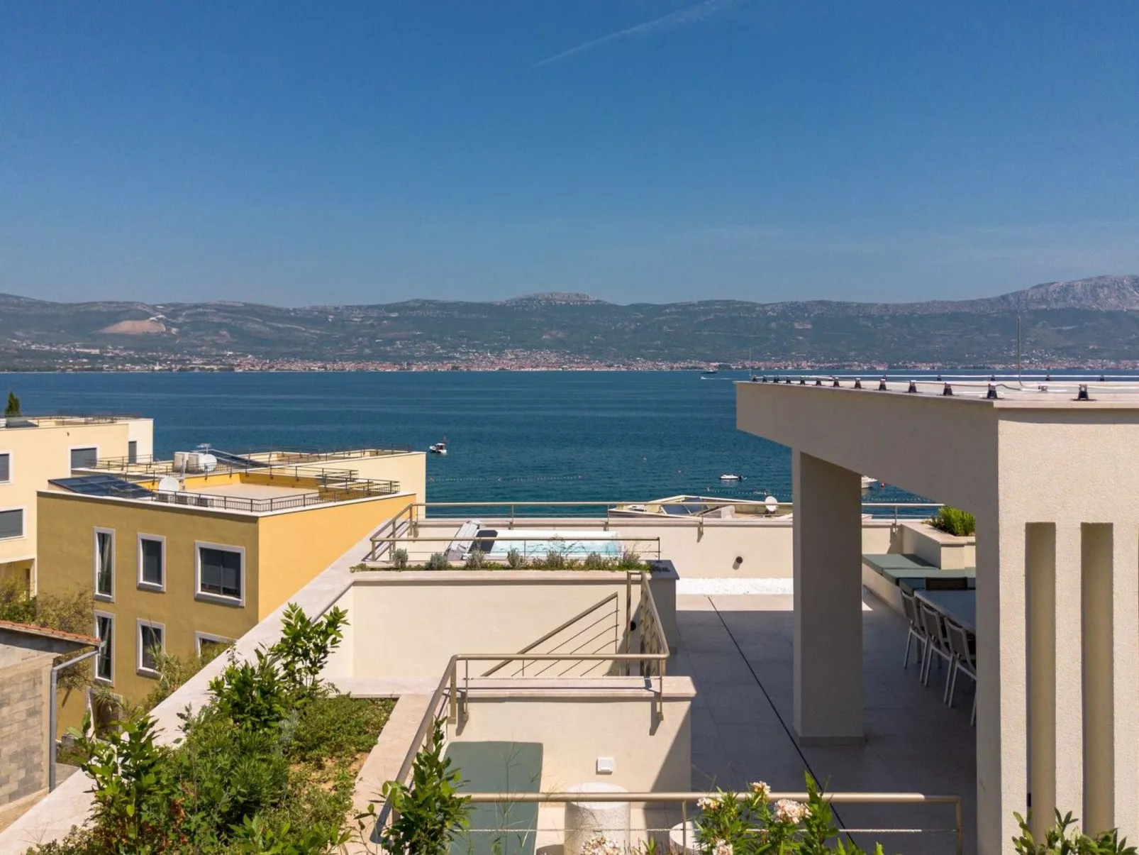 Luxuriöse Villa Aqua-Buiten