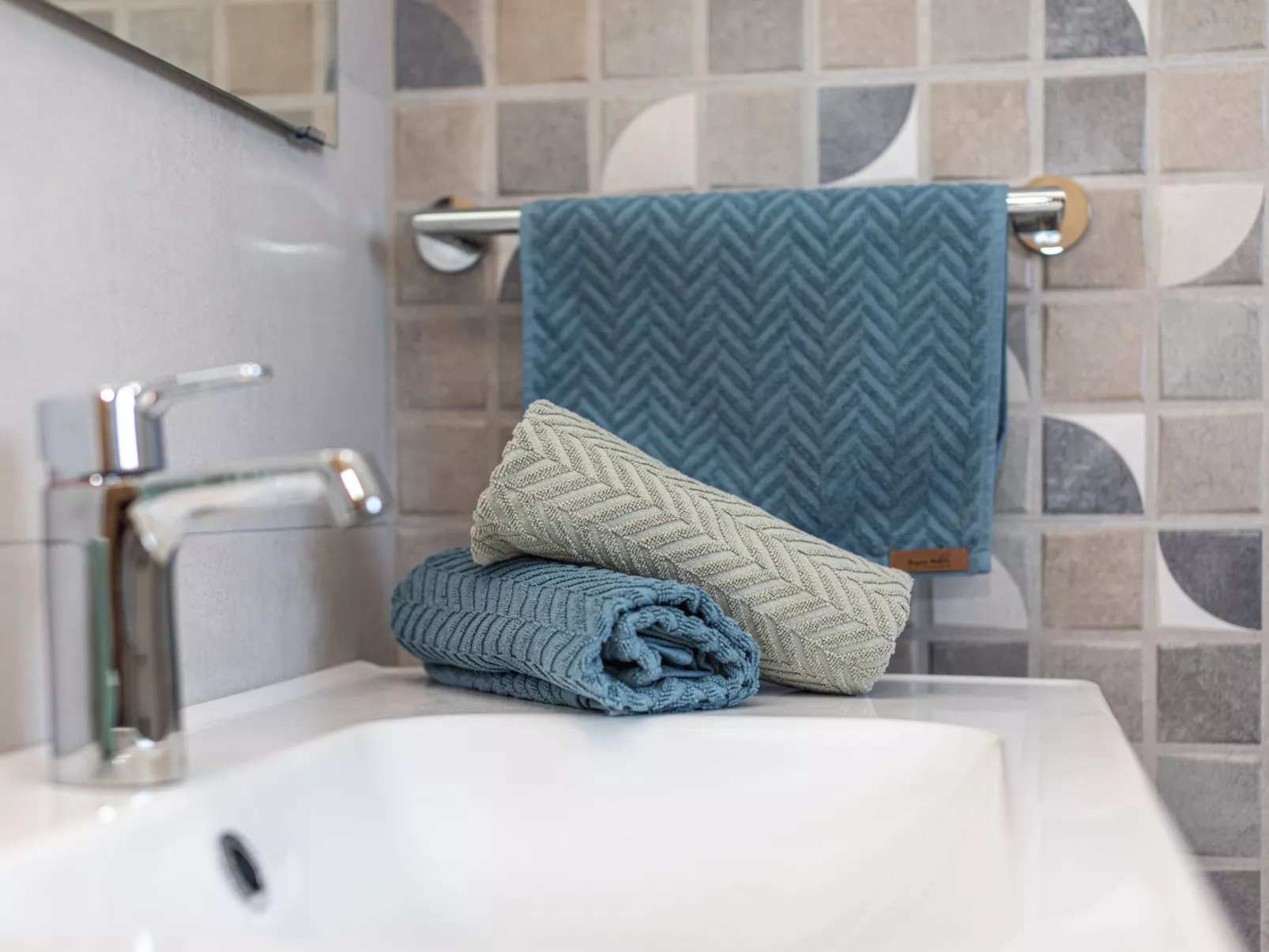 App mit Meerblick und Pool für 2-4 Personen-Binnen