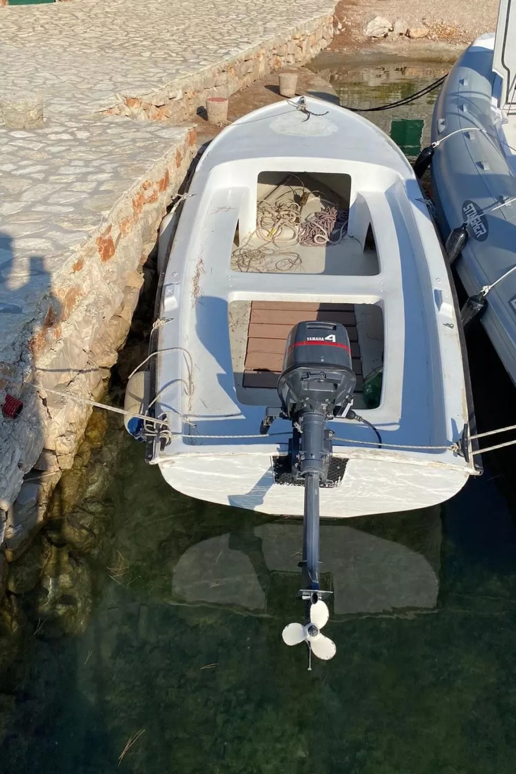 Strandhaus Hela - Ferienanlage Bain, Žut - Kornati-Buiten
