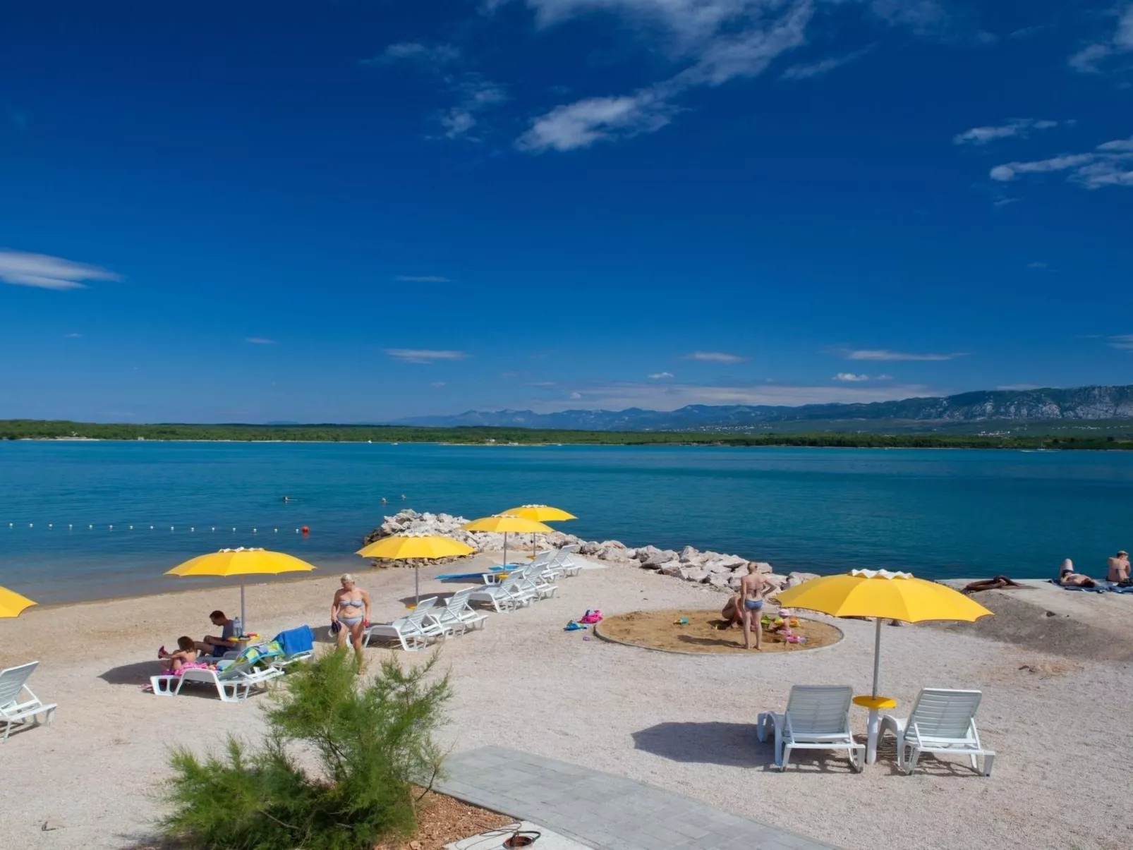 Mit Klimaanlage und Balkon-Buiten