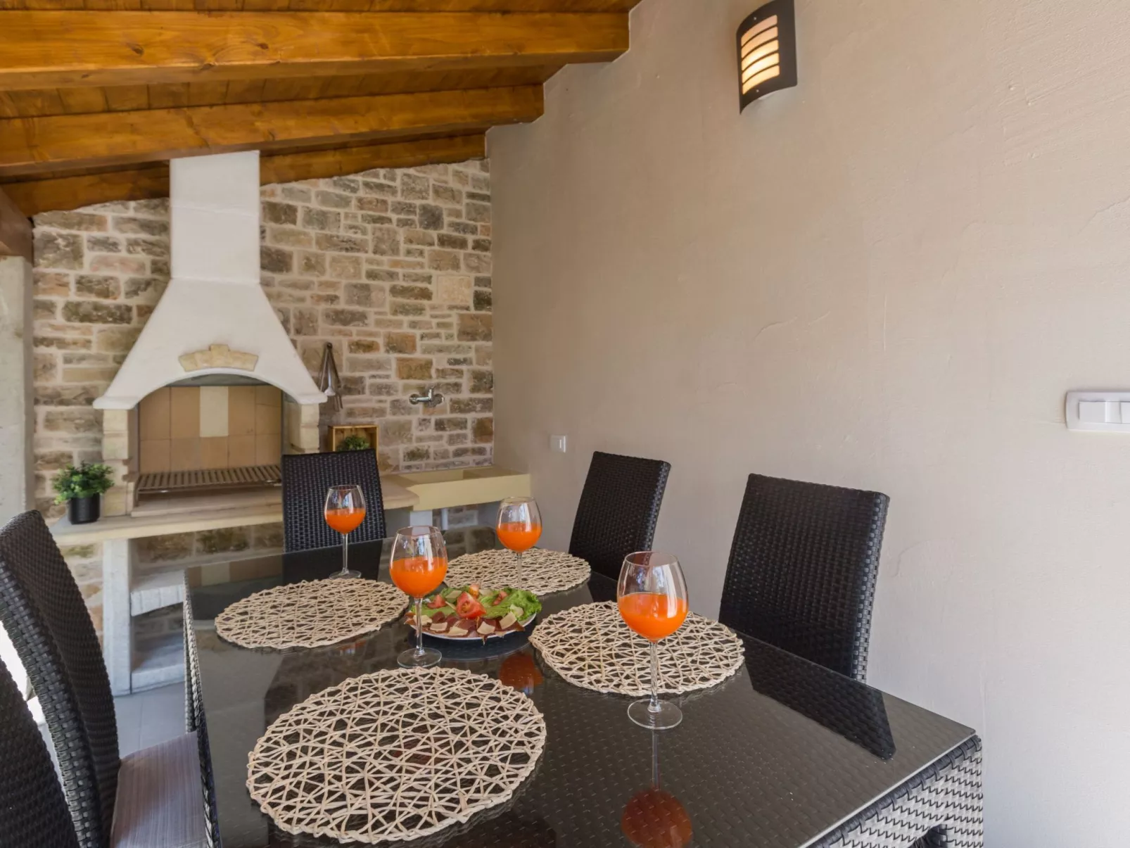 Resience Radovan 4-Buiten