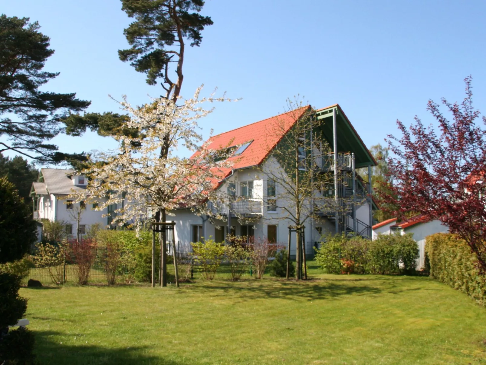 In Peenemünde mit Gepflegtem Garten-Buiten