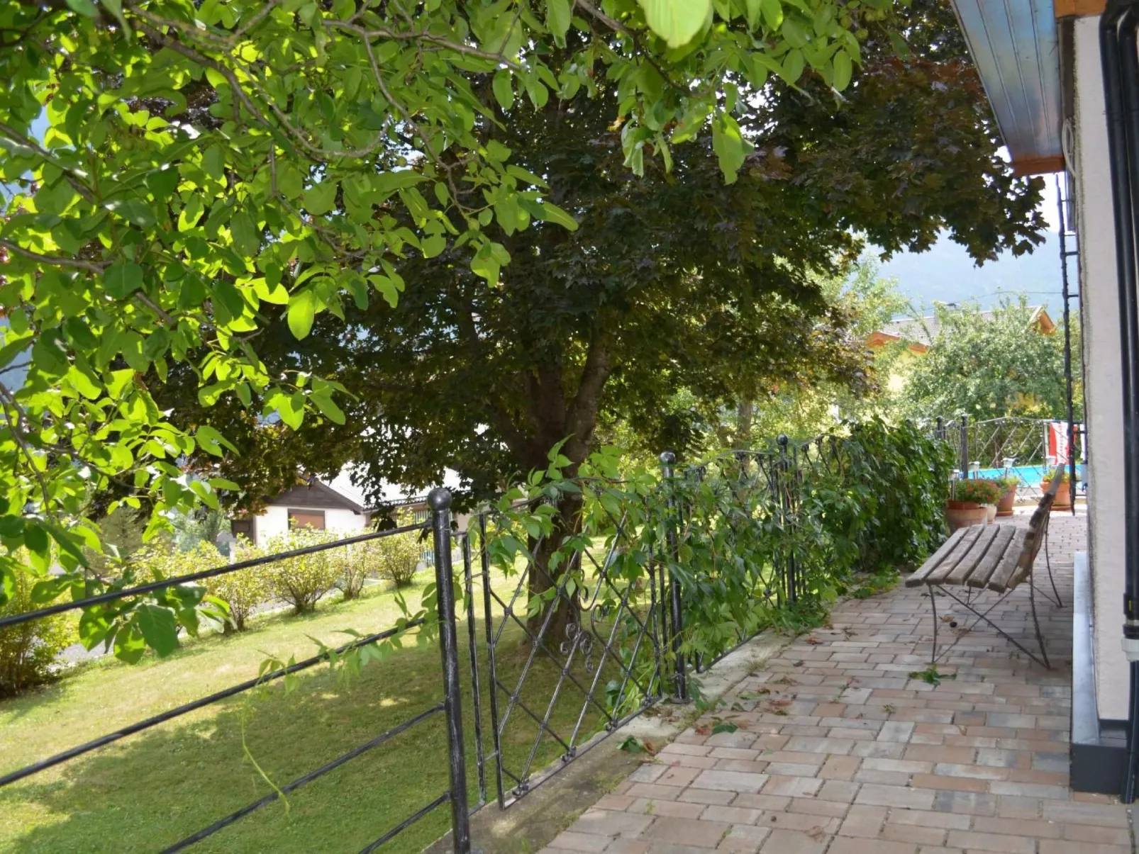 Mit beheiztem Pool in Flattach - Buiten