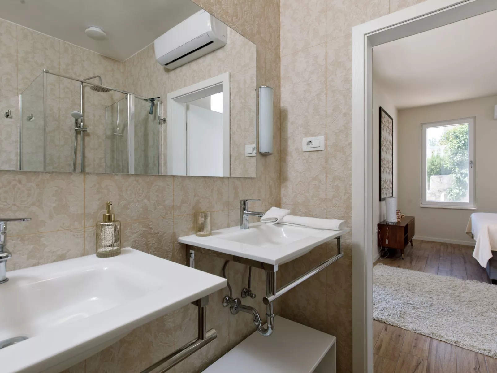 "Villa Anadea" mit Whirlpool-Binnen