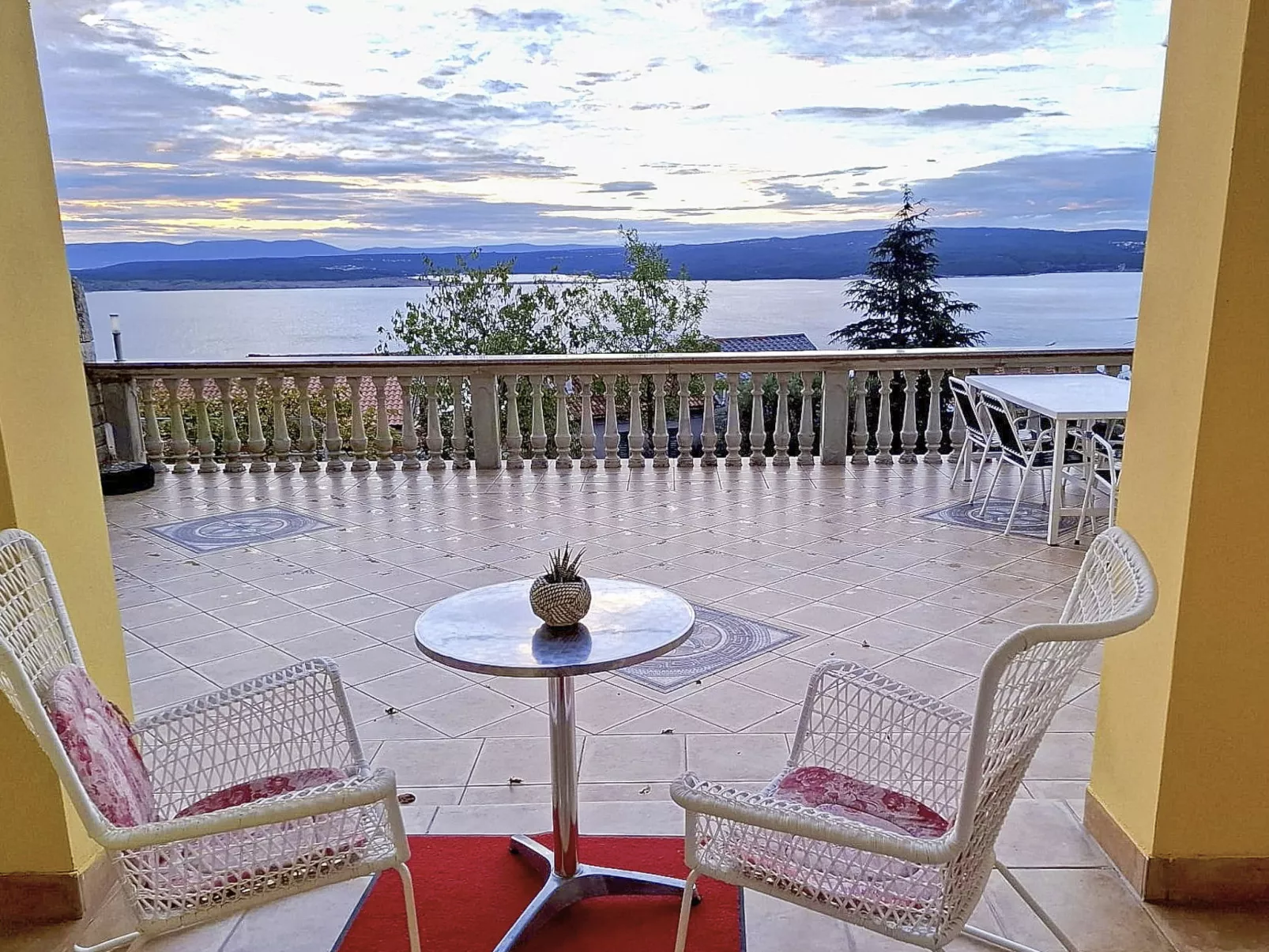 Haus La Dostana-Buiten