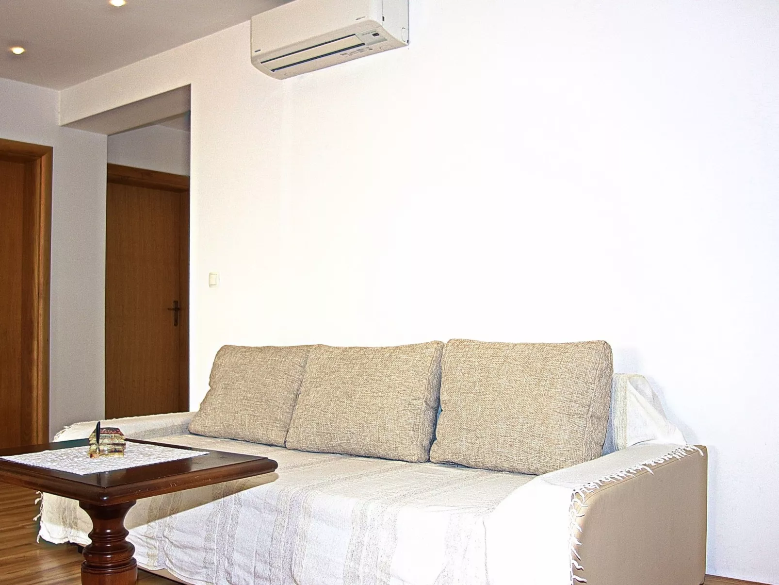 Haus La Dostana-Binnen