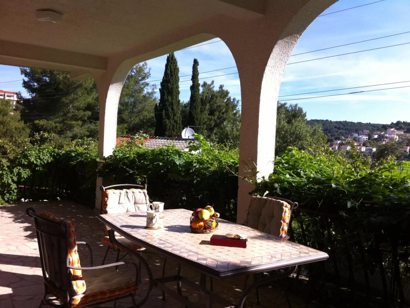 "Mladen" mit Blick auf das Wasser-Buiten
