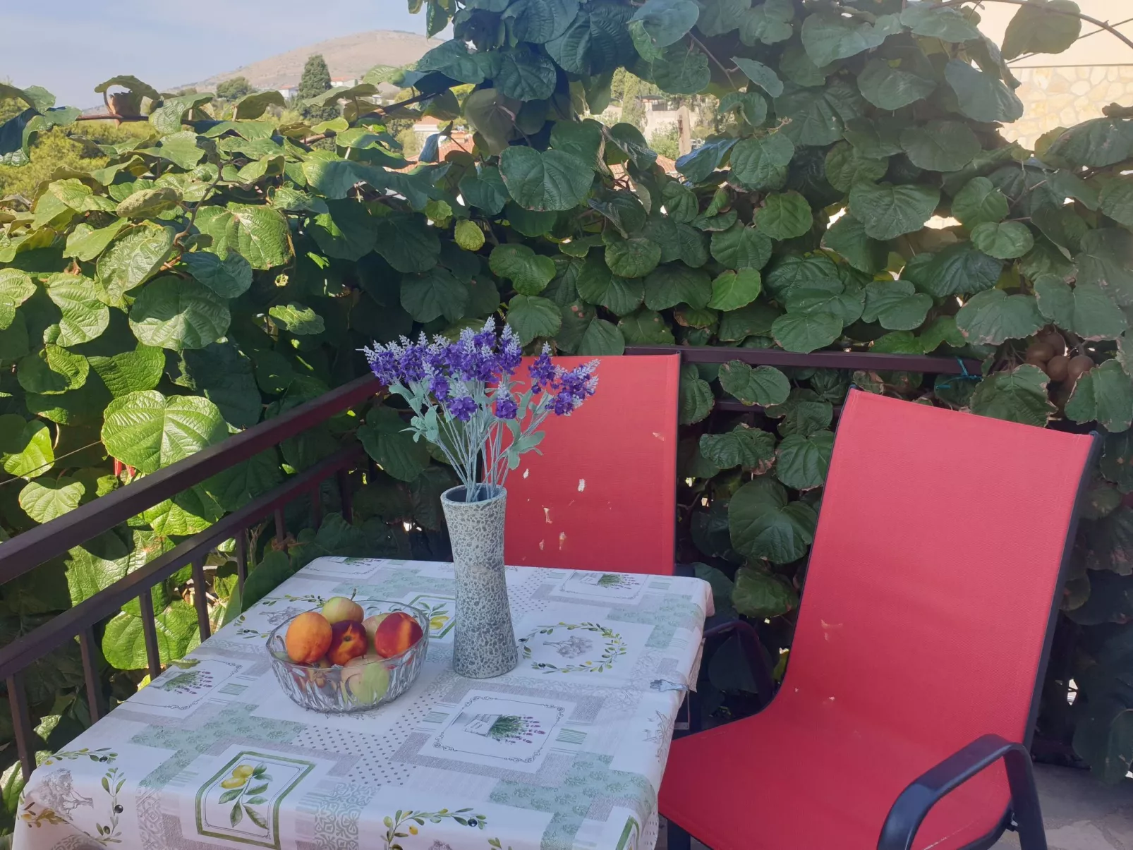 Für vier Personen, mit einem Balkon-Binnen