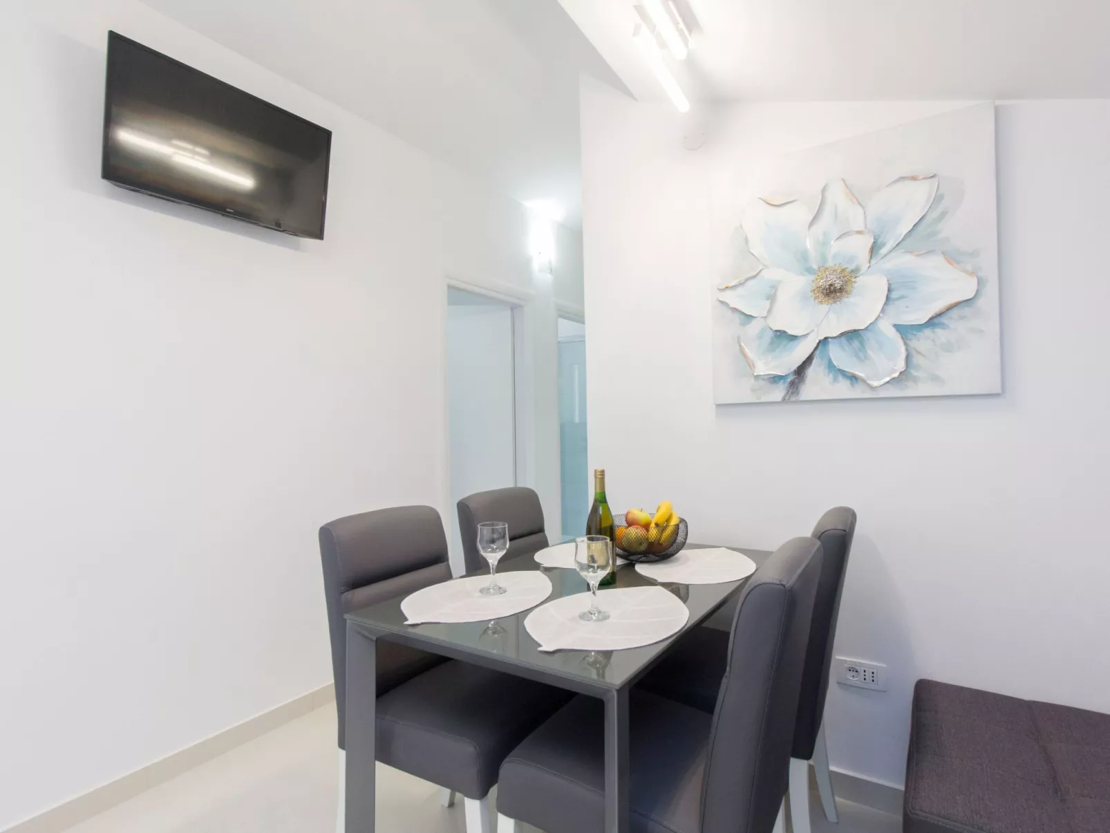 Wohnung mit Blick auf das Wasser-Image-tags.info